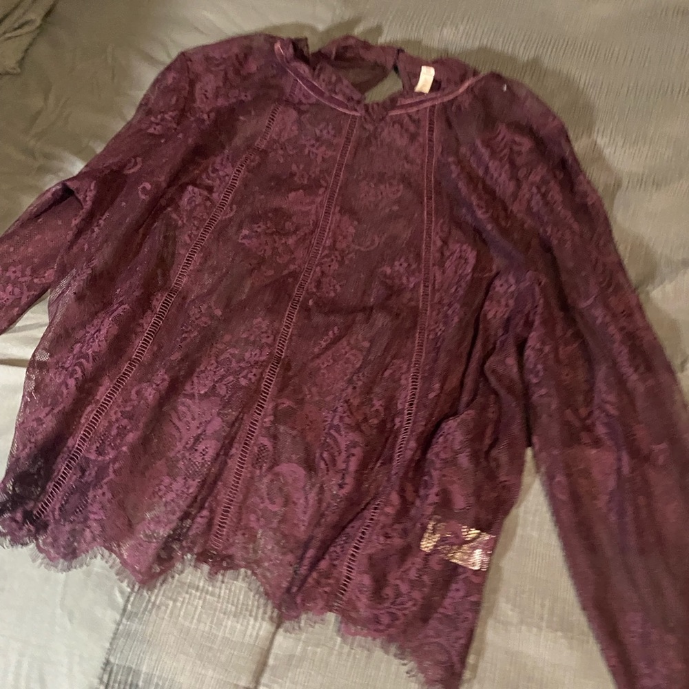 Xhilaration laced top with sleeve and bottom detail and a higher collar.
